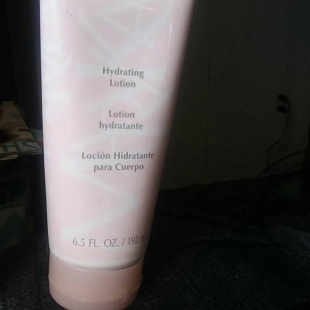 Mary Kay  hydrating lotion
